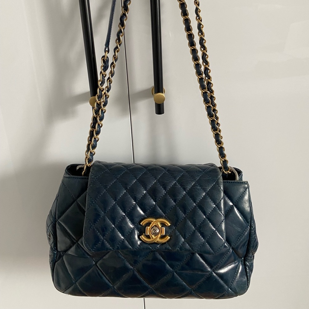 Chanel 15s accordion navy blue crinkled calfskin crossbody/shoulder flap bag